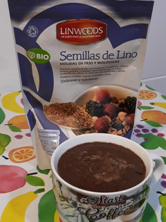 Una foto de Gachas de semillas de lino con cacao y bebida vegetal de avena