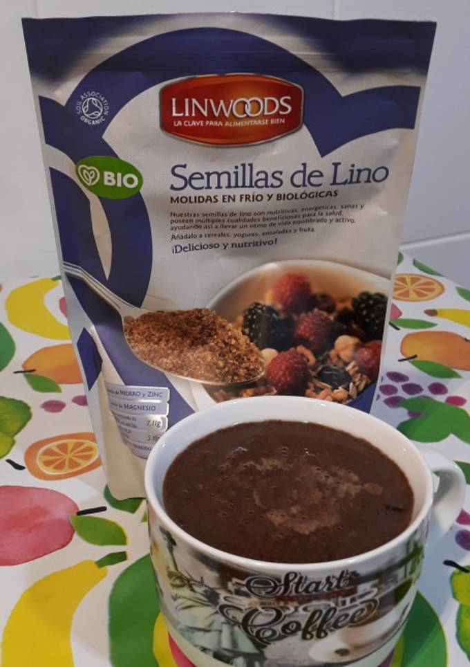 Una foto de Gachas de semillas de lino con cacao y bebida vegetal de avena