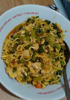 Foto resep Mie get Cirebon (olahan Indomie goreng yg terkenal di Cirebon)