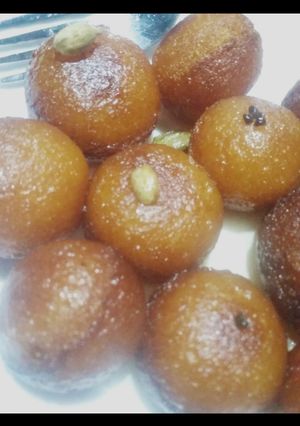 A picture of Gulab jamun.