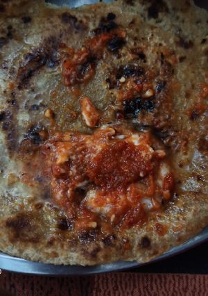 A picture of Paratha with chutney.
