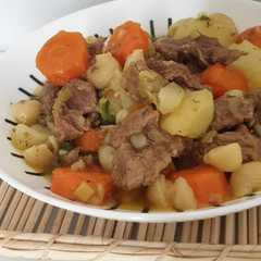 Una foto de Guiso tradicional de carne de cordero de mí abuela