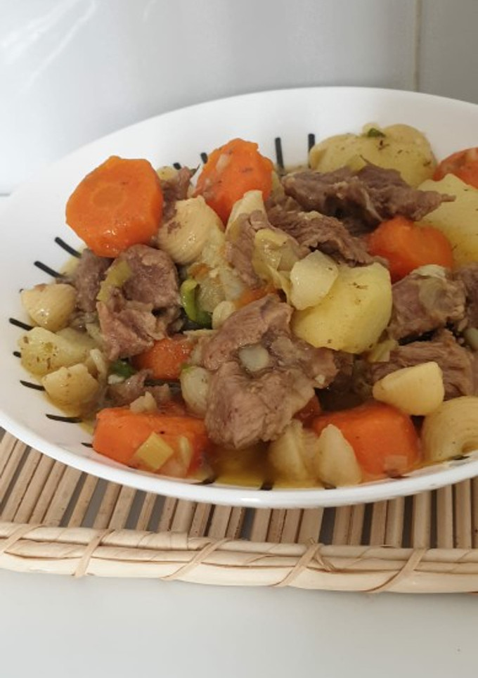 Una foto de Guiso tradicional de carne de cordero de mí abuela