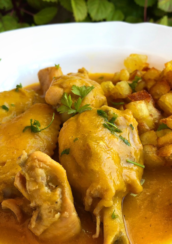 Una foto de Pollo a la Naranja, mostaza y ron