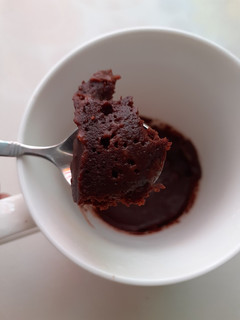 Una foto de Volcán de chocolate en una taza