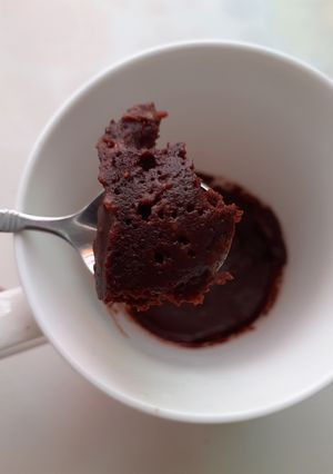 Una foto de Volcán de chocolate en una taza