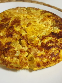 Una foto de Tortilla de calabacín y cebolla