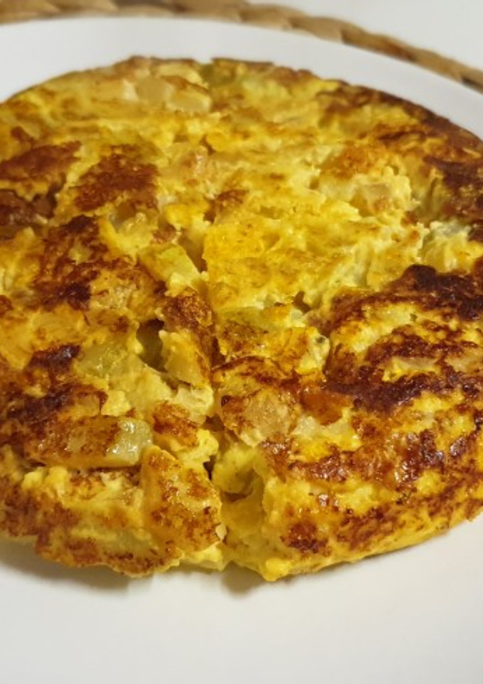 Una foto de Tortilla de calabacín y cebolla