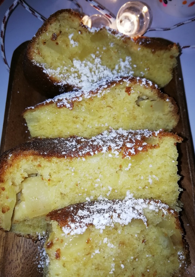 Una foto de Bizcocho de yogurt y manzanas
