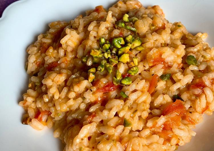 Risotto al pomodoro e pistacchio