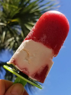 A picture of Strawberries and Cream Popsicles.