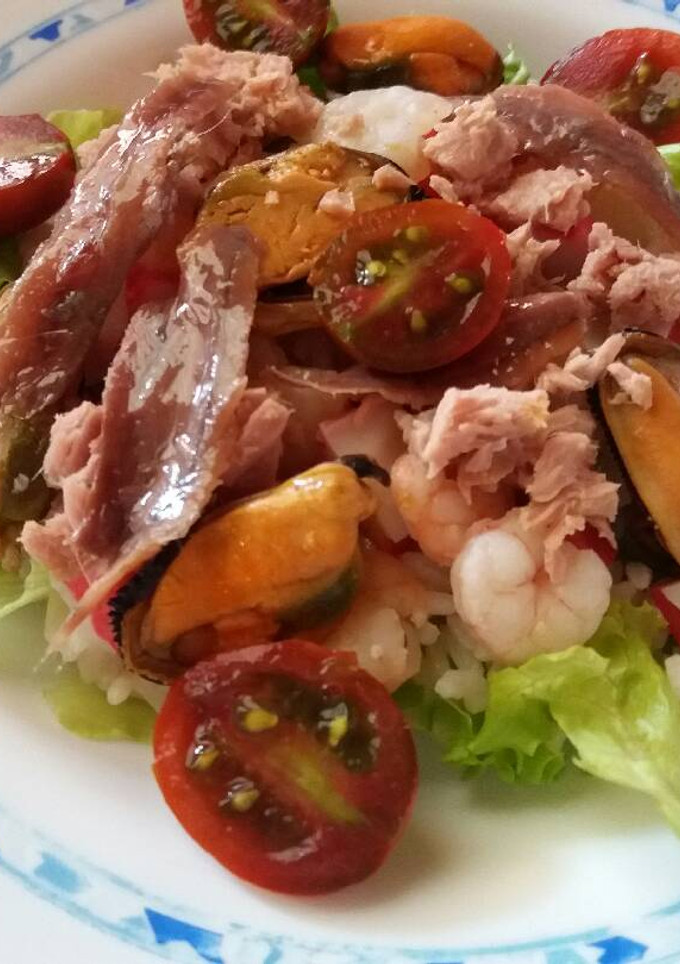 Una foto de Ensalada de arroz y mejillones