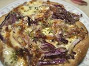 Una foto de pizza cebolla morada