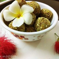 A picture of Dry fruits laddu.