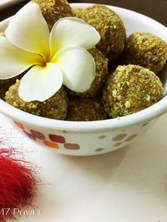 A picture of Dry fruits laddu.