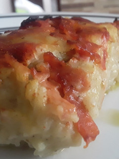 Una foto de Budín de coliflor, garbanzos y tocineta caramelizada... 😝😛🥘🥧🧀🥓!!!😊😋