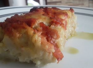 Una foto de Budín de coliflor, garbanzos y tocineta caramelizada... 😝😛🥘🥧🧀🥓!!!😊😋