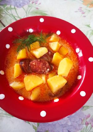 Kolbászos krumplileves tejjel recept fotója