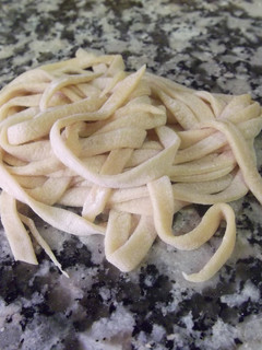 Una foto de Como hacer cintas de pasta fresca