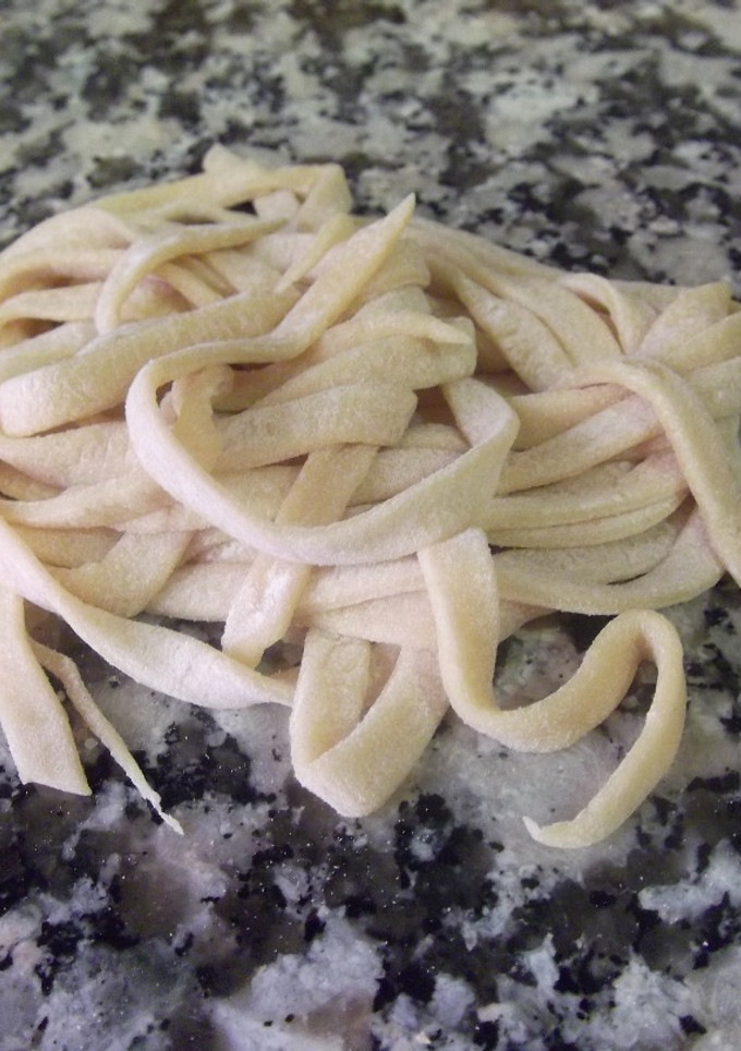 Una foto de Como hacer cintas de pasta fresca