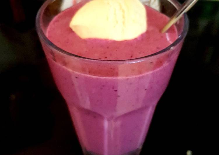 Recipe of Speedy My Mixed Berry Smoothy with Vanilla Ice Cream. 😊