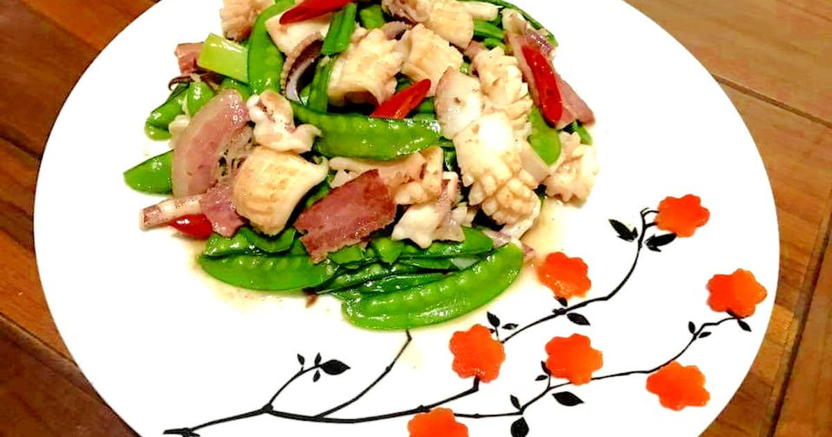 花枝培根炒荷蘭豆 食譜與作法 by 魏鈺娟（娟娟廚房創意料理） - Cookpad