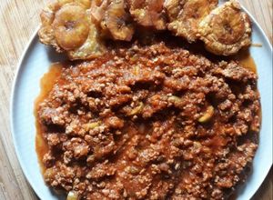 Foto principal de Picadillo cubano con tostones