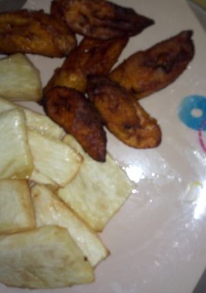 A picture of Fried yam and plantain.