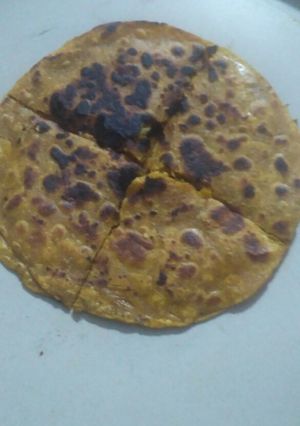 આલુ પરોઠા (Aloo Paratha Recipe In Gujarati) રેસીપી મુખ્ય ફોટો