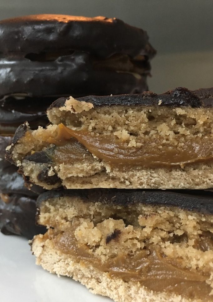 Una foto de Alfajores de chocolate