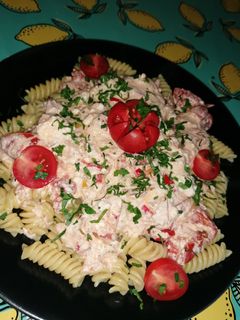 O poză a rețetei Paste cu sos de brânză feta și legume.