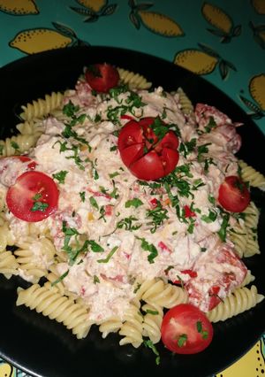 O poză a rețetei Paste cu sos de brânză feta și legume.