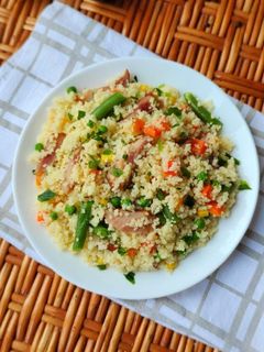 Фото Кускус з овочами та копченою куркою.