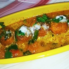 A picture of Gulabjamun Kofta Curry.