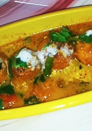 A picture of Gulabjamun Kofta Curry.