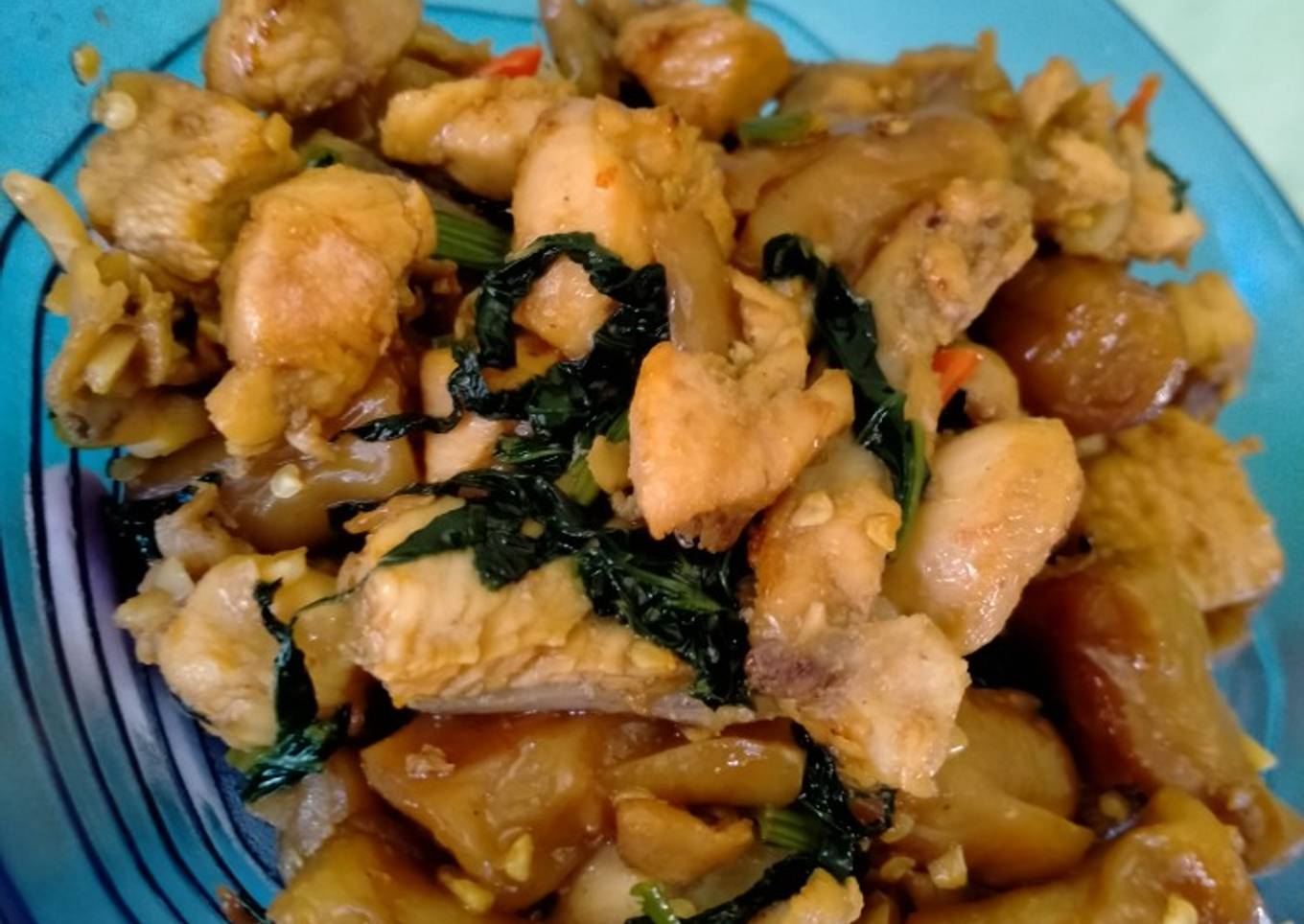 Rica ayam dan sosis pedas