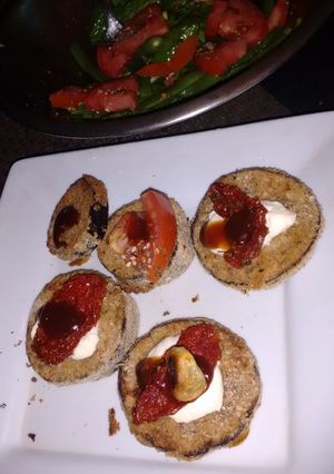 Una foto de Milanesas de berenjena con Finlandia y tomate seco