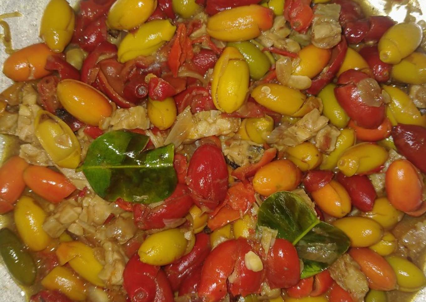 Tumis kulit mlinjo dan tempe