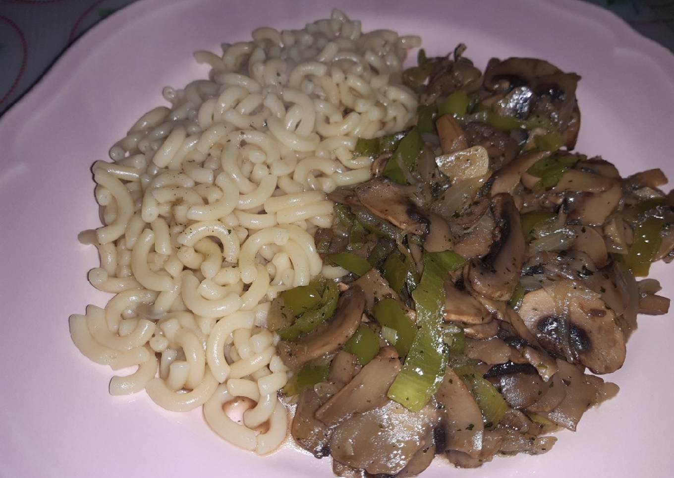 Fideuá con champiñones