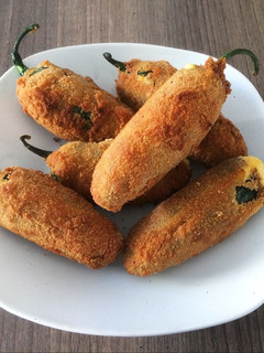 Una foto de Ajíes Jalapeños rellenos fritos