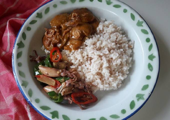 Menu Sunda "Semur Jengkol + Oseng Cumi Asin + Nasi merah"