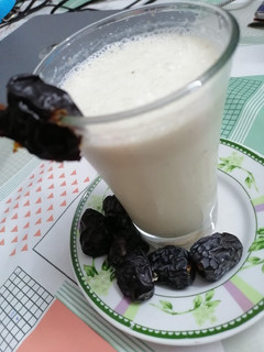 A picture of Dates Milkshake.