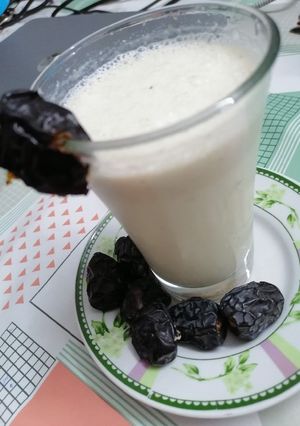 A picture of Dates Milkshake.