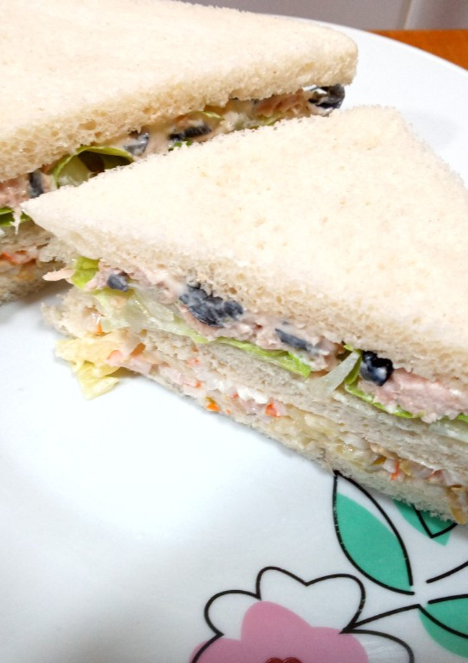 Una foto de Sándwich con piña