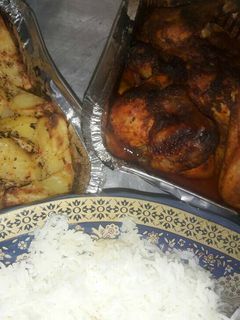 صورة لوصفة دجاج وبطاط مشوي بالفرن