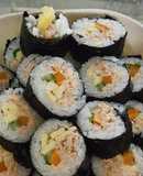 Cơm cuộn cá hồi phiên bản em bé