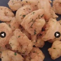 A picture of Spicy basil shrimp.