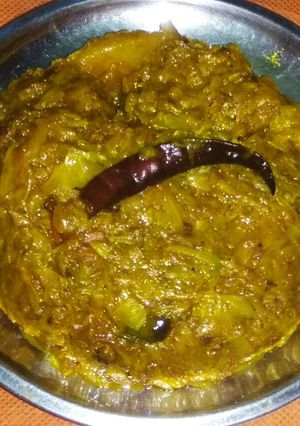 নিরামিষ বাঁধাকপির ঘন্ট(niramish bandhakopir ghonto recipe in Bengali) রেসিপির প্রধান ছবি