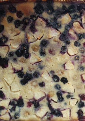 Une photo de Clafoutis myrtille framboise pommes