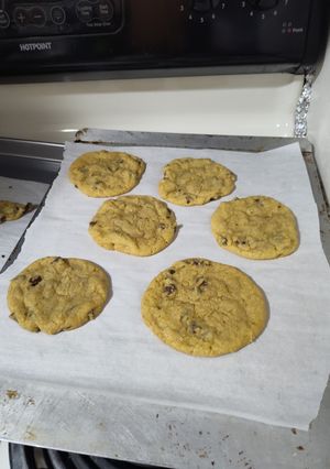A picture of Salty and sweet Chocolate chip cookies.